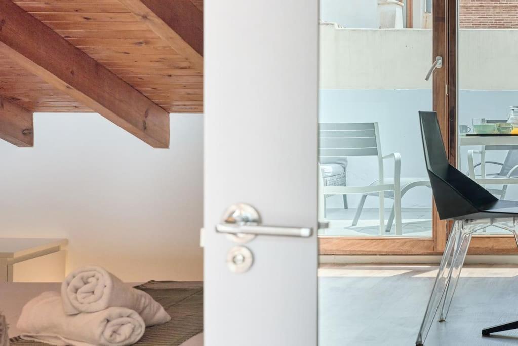Appartamento Sunny Cozy Penthouse With A Terrace At Plaza Del Carmen Valenza Esterno foto